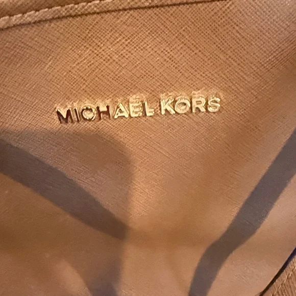 Michael Kors Jet Set Leather Multi functionTote (handles have some fraying) - Picture 8 of 9